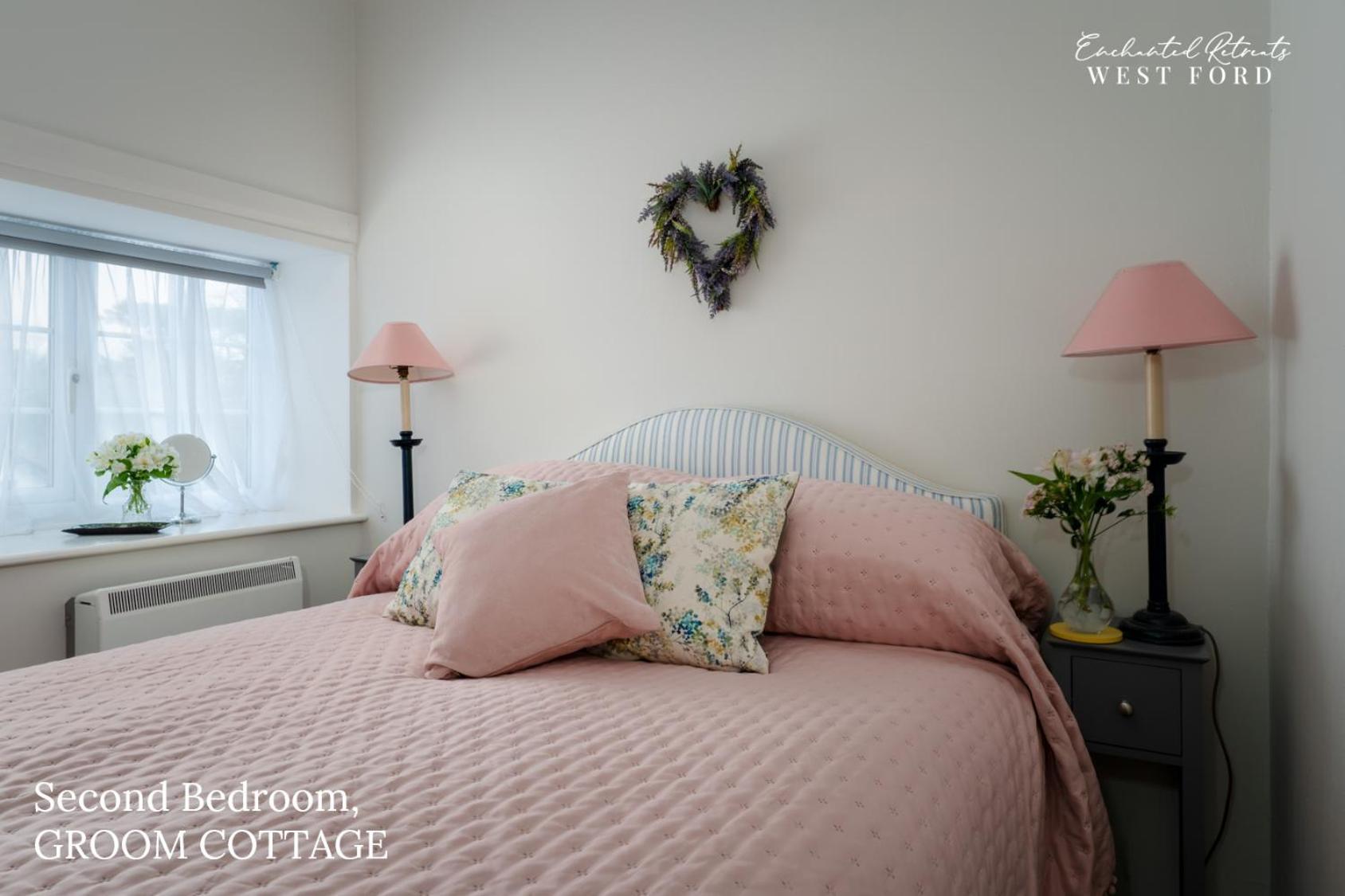 Enchanted Retreats At West Ford Devon 사우스몰튼 객실 사진