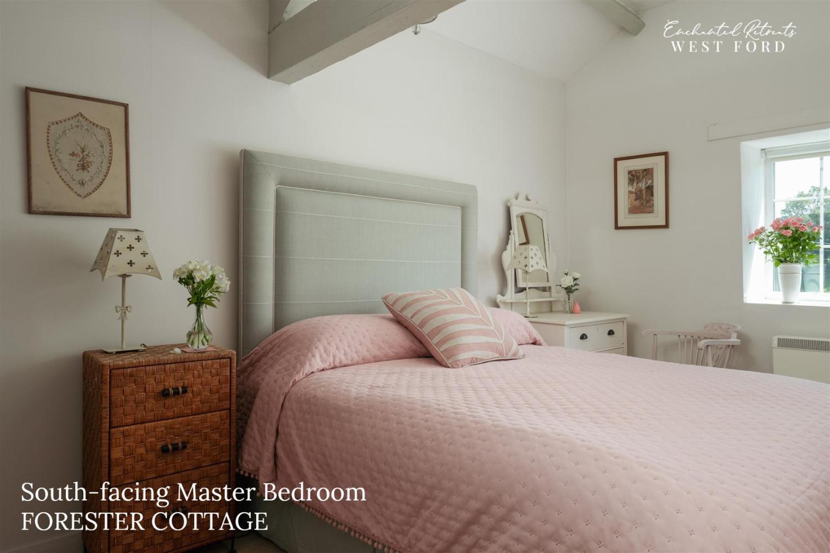 Enchanted Retreats At West Ford Devon 사우스몰튼 객실 사진