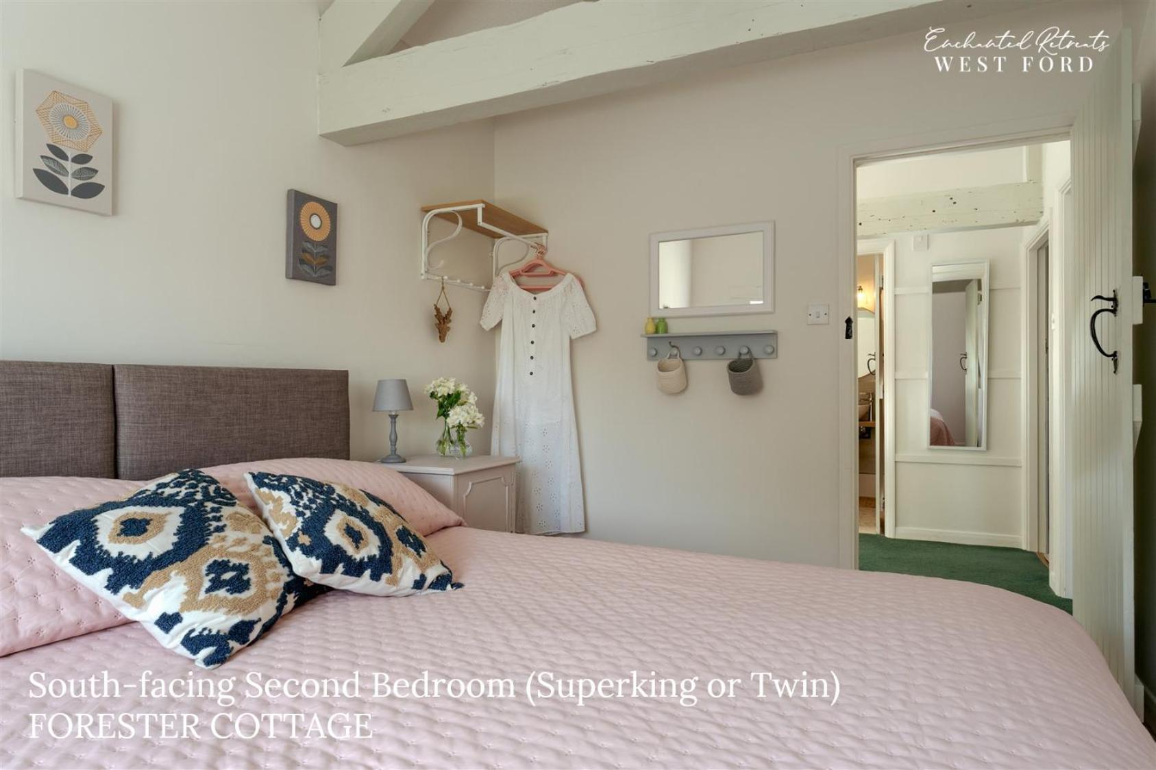 Enchanted Retreats At West Ford Devon 사우스몰튼 객실 사진
